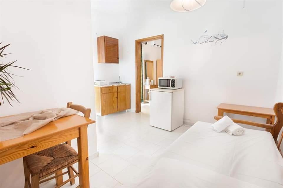 Michalis Litinas Apartments Agia Marina  Luaran gambar