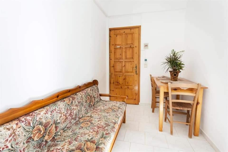Michalis Litinas Apartments Agia Marina  Luaran gambar